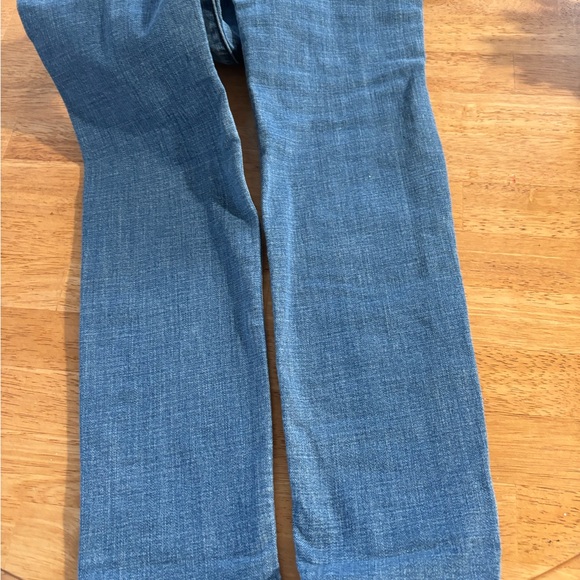Levi’s 711 Mid-Rise Skinny Distressed Jeans. Size 26 - Picture 8 of 8